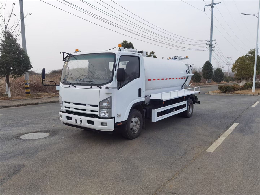 8噸吸污車(chē)-五十鈴國(guó)三出口8方吸污車(chē)廠家價(jià)格