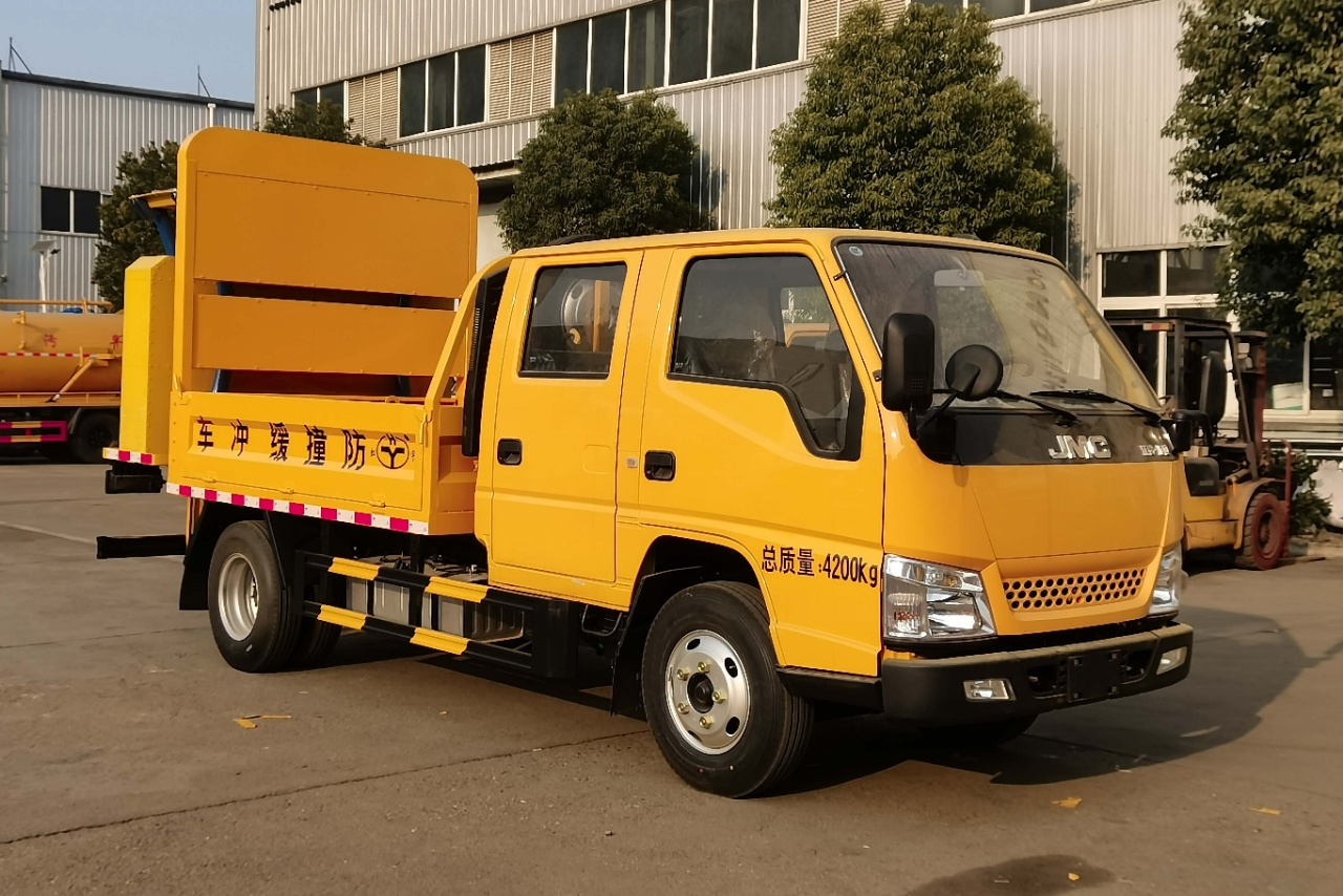 70K江鈴順威防撞緩沖車(chē)